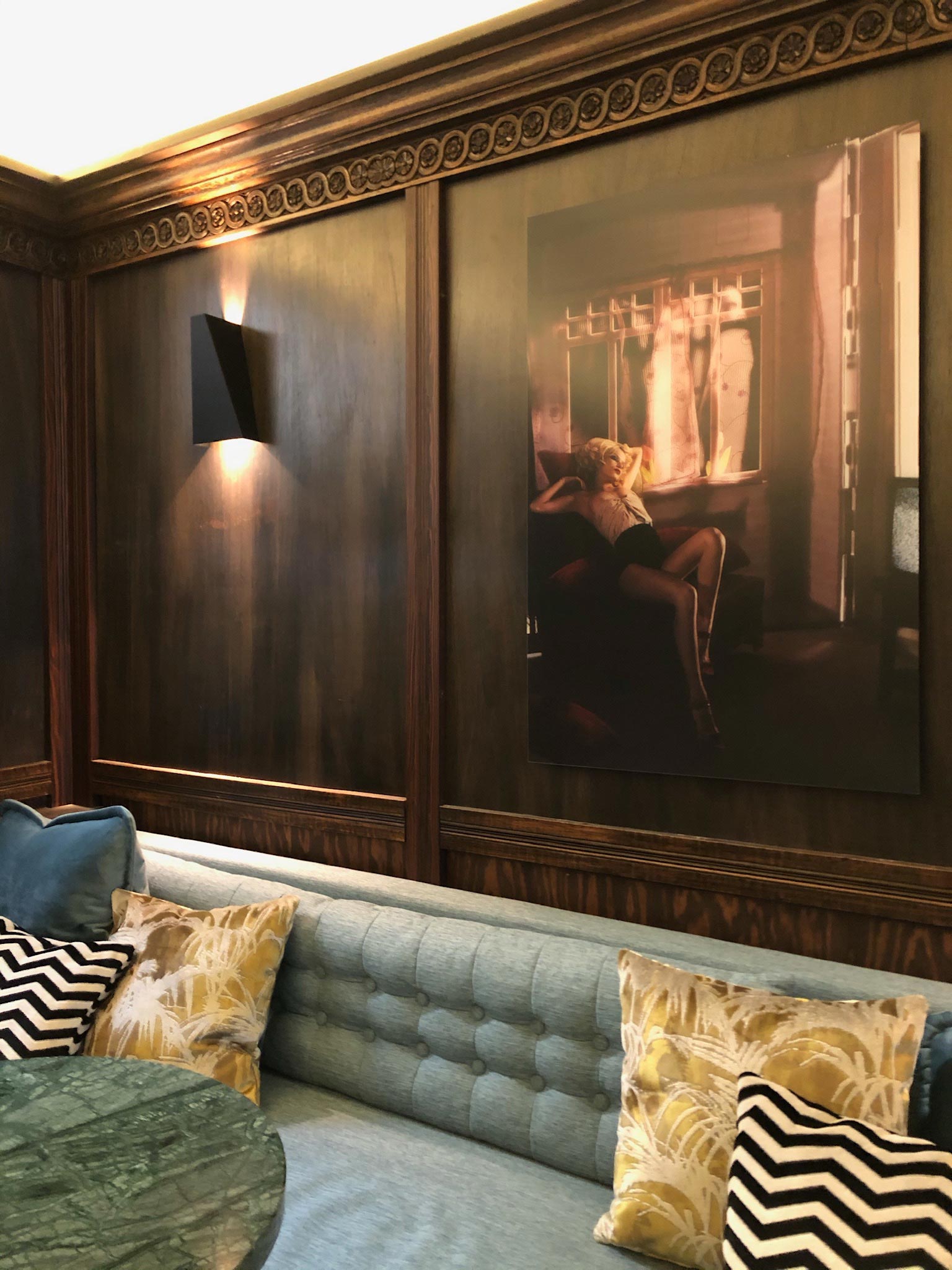 WEINLOKAL ANSTÖSSIG